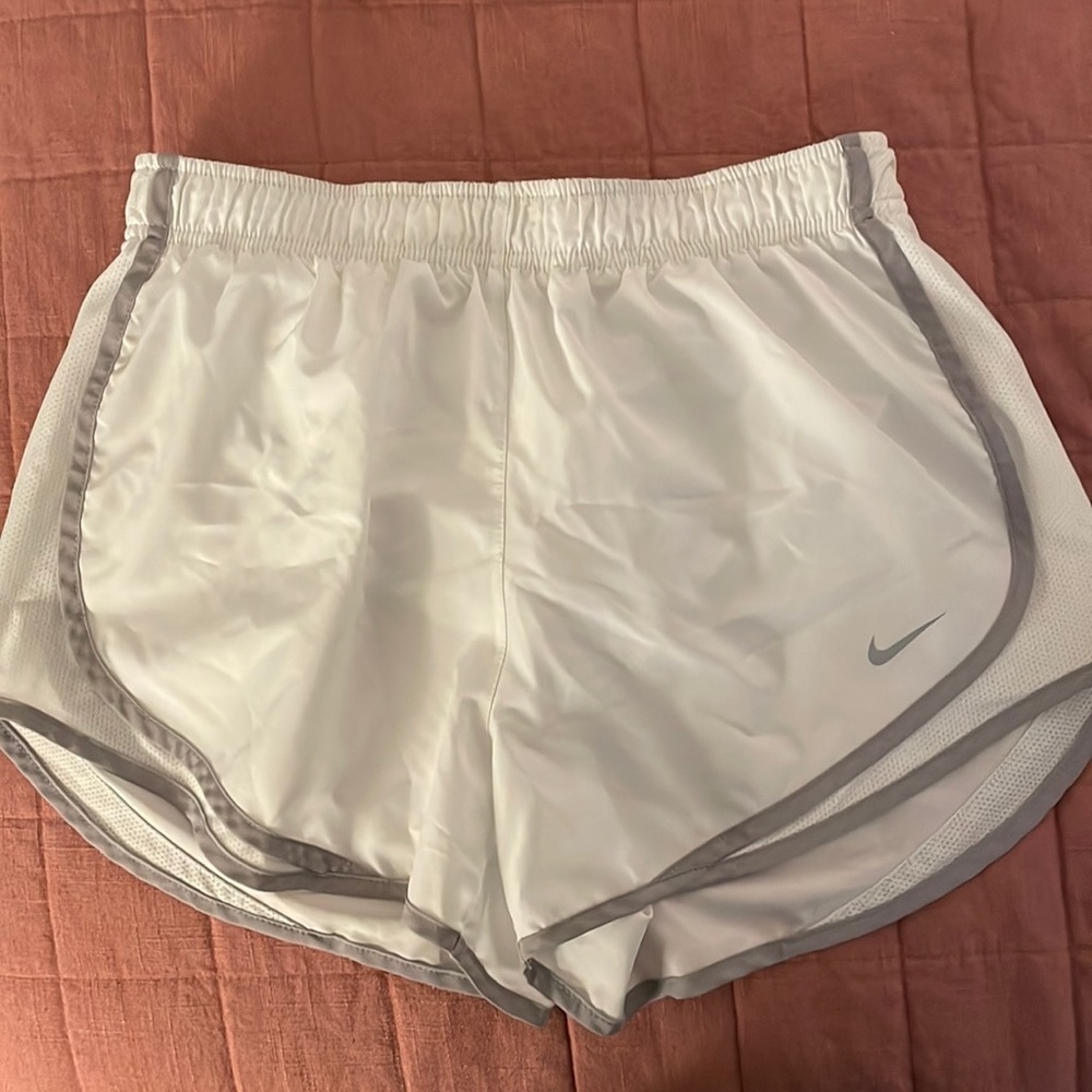 white nike tempos